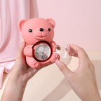 🎁🧸✨Bájos plüssmackó tartós rózsával - Igazi rózsával díszített plüssmackó, gyönyörű díszdobozban - Romantikus ajándék anyák napjára, esküvőre, évfordulóra, leánybúcsúra, karácsonyra és Valentin-napra